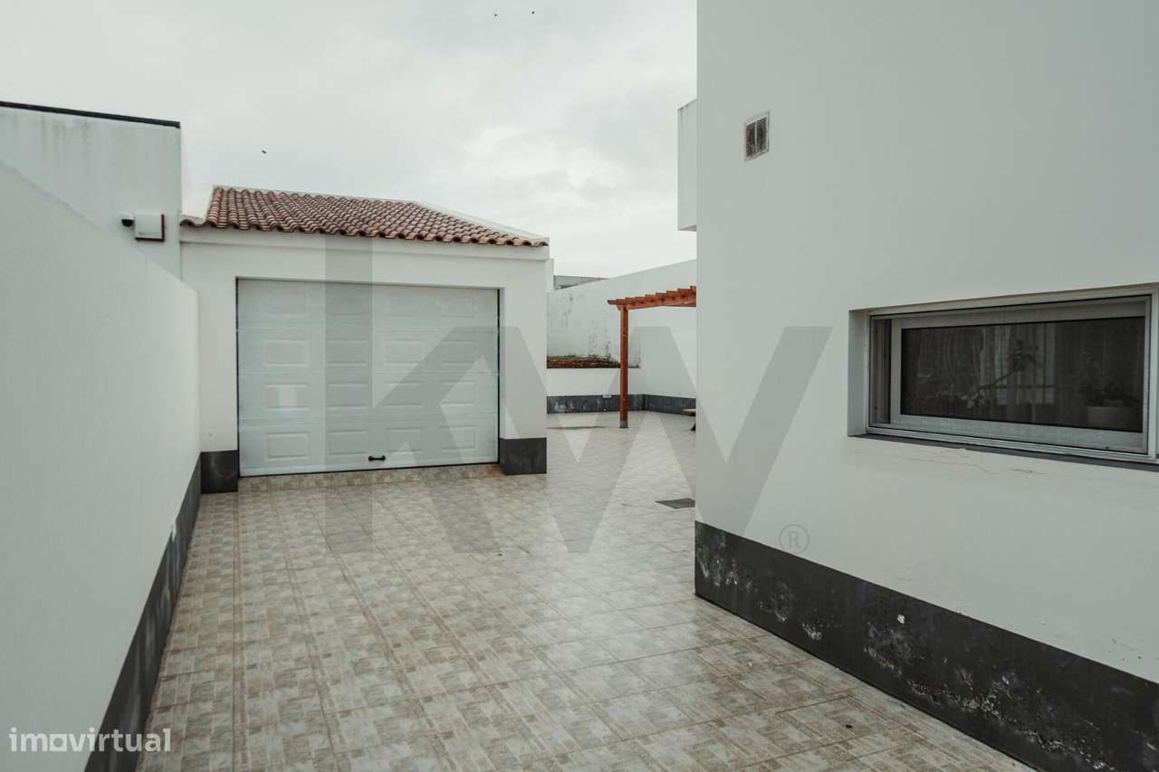 Moradia T2+1 com Garagem - Ponta Delgada-21