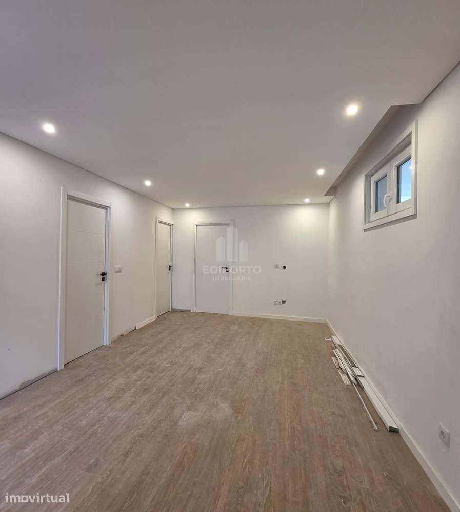 T1+1 (o + 1 funciona como quarto tem area para colocar cama)  totalme - Grande imagem: 4/12