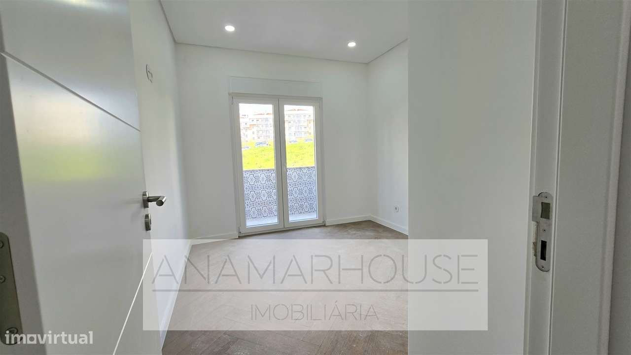 T3 Remodelado com varandas na Amadora, Mina De Água-10