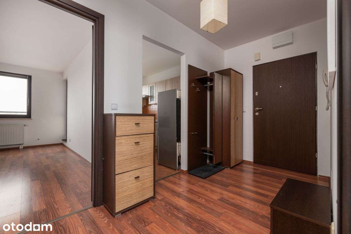 Metro 3 min.  Dwustronne  Loggia  Miejsce post.-10