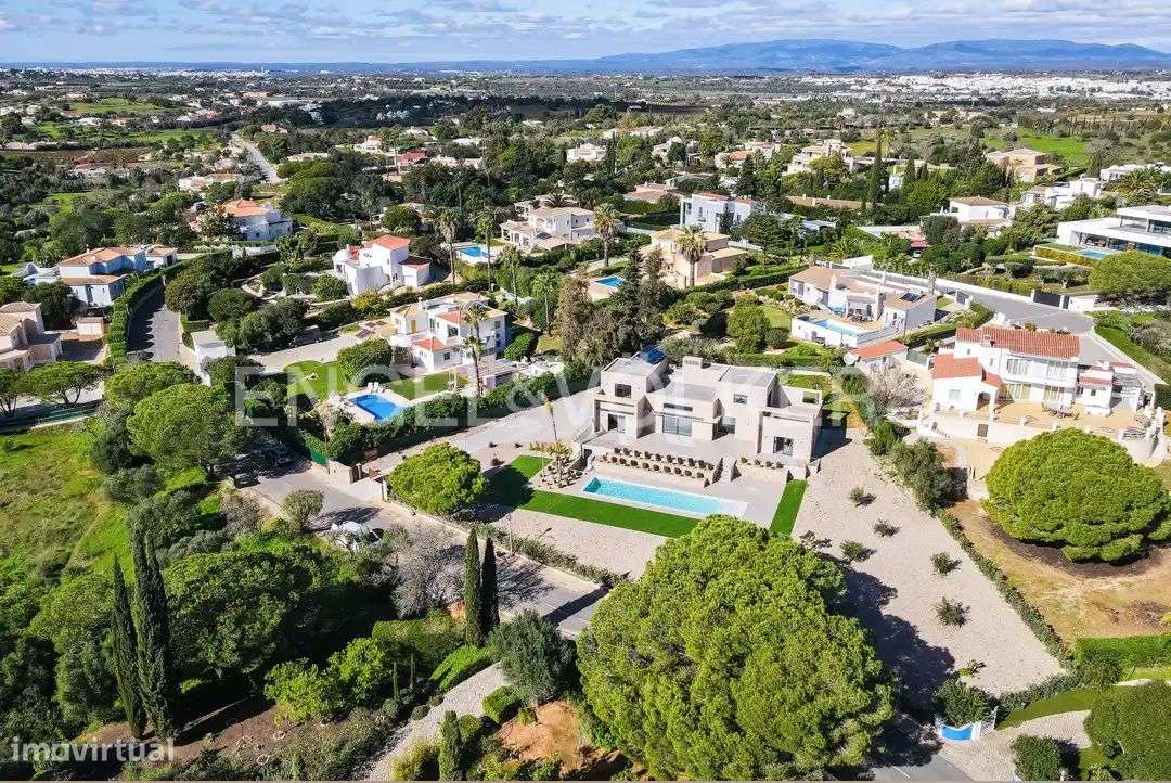 Moradia V4 Exclusiva perto do Carvoeiro-49