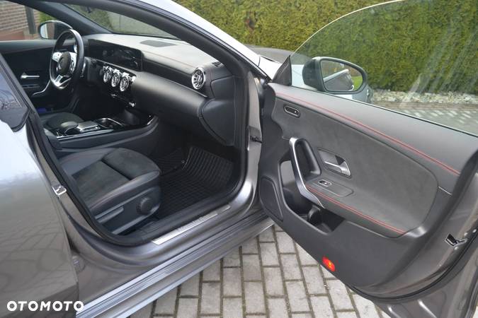 Mercedes-Benz CLA 200 7G-DCT AMG Line - 17