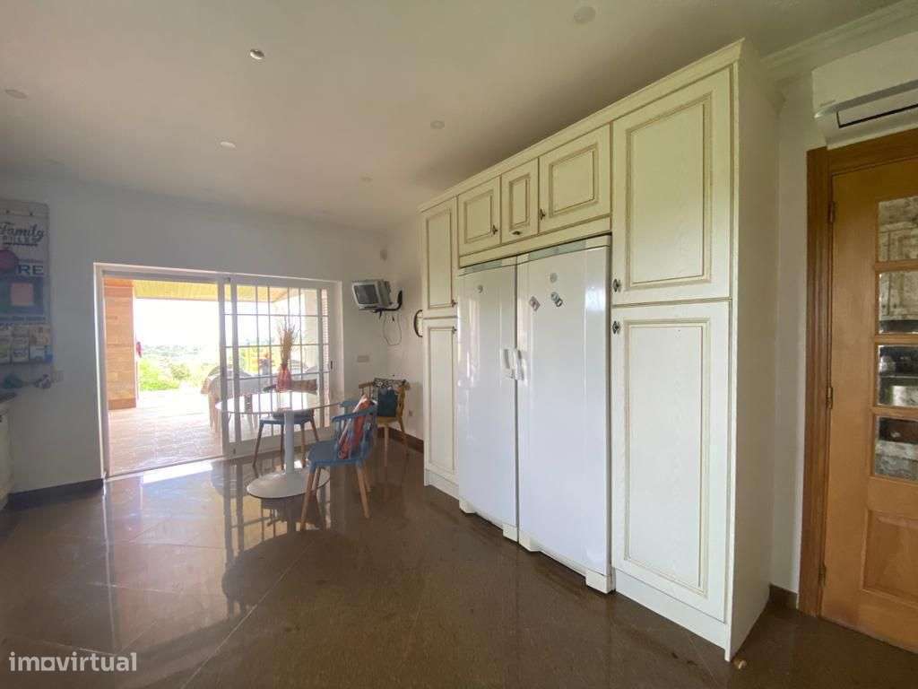 Magnífica Quinta V8 com piscina e deslumbrante vista mar. Localizada-42