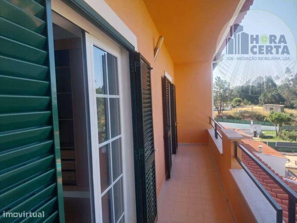 Moradia V4 com piscina em Setúbal!-18
