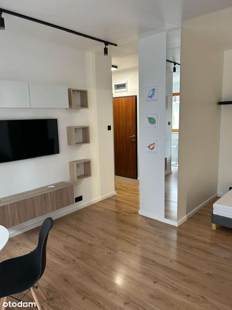 Przytulna kawalerka  z wydzieloną sypialnią , balkon 10m, ul. Chełmska - Więcej