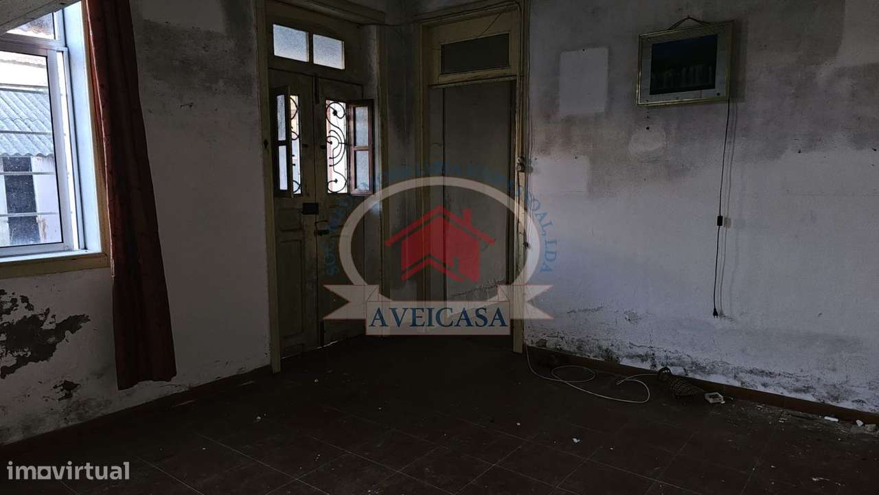 CASA GANDARESA EM VERDEMILHO PARA RECUPERAR-13
