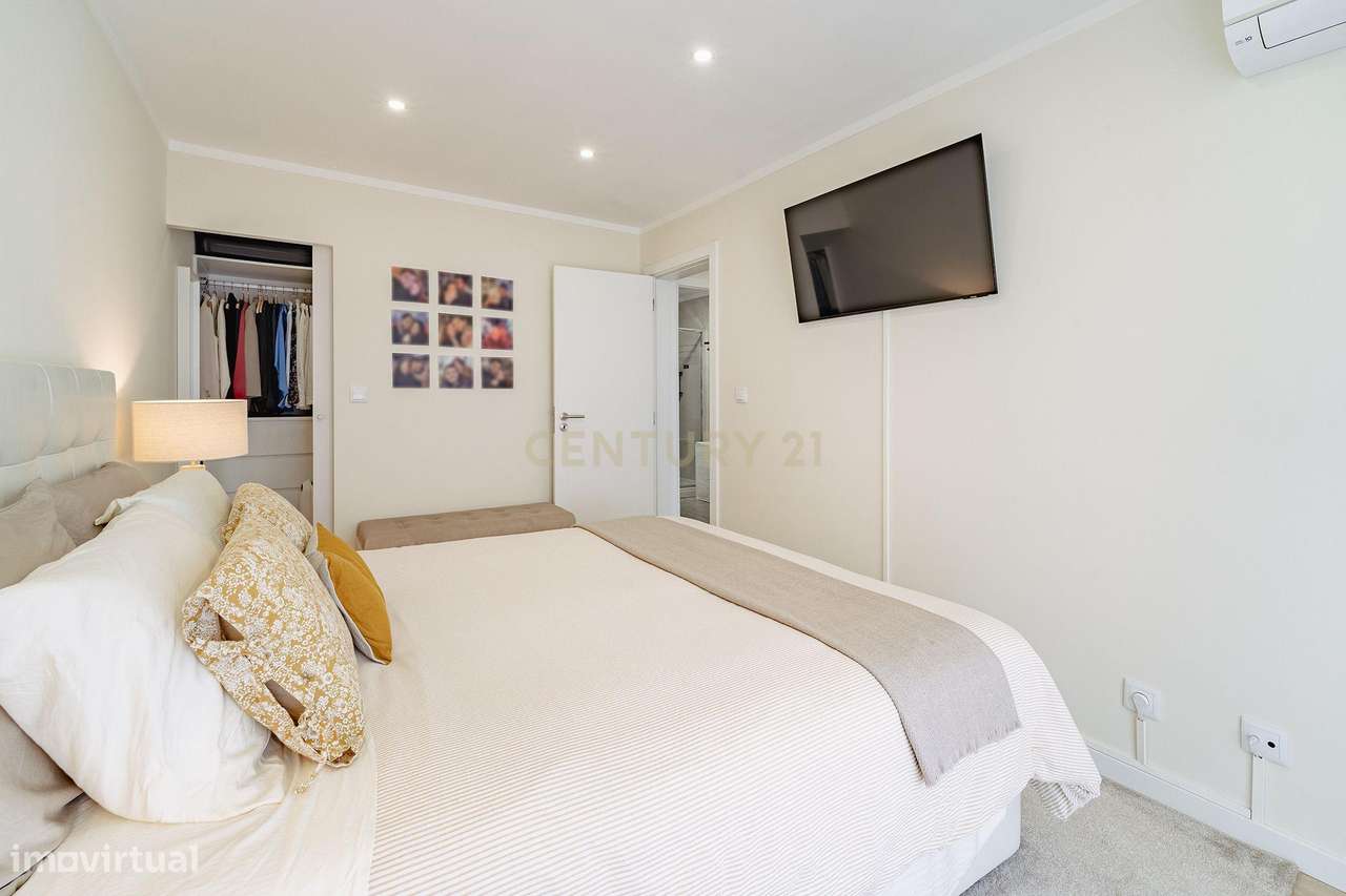 Apartamento T2 Remodelado na Torre da Marinha-22