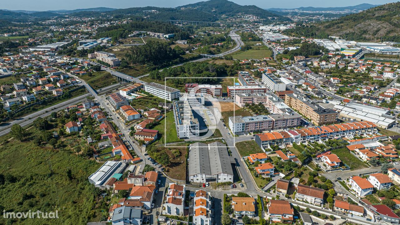 Terreno para construção de prédio em Ferreiros