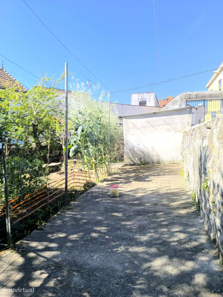 Quintinha com 4 Casas em Porto Campanhã-19
