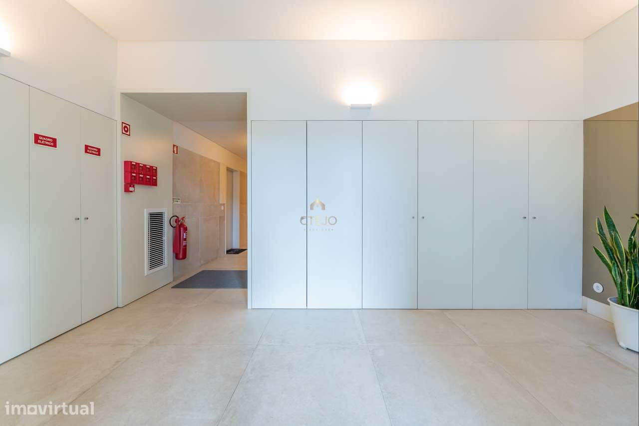 Fantástico T2 na Nova Urbanização Portela-25