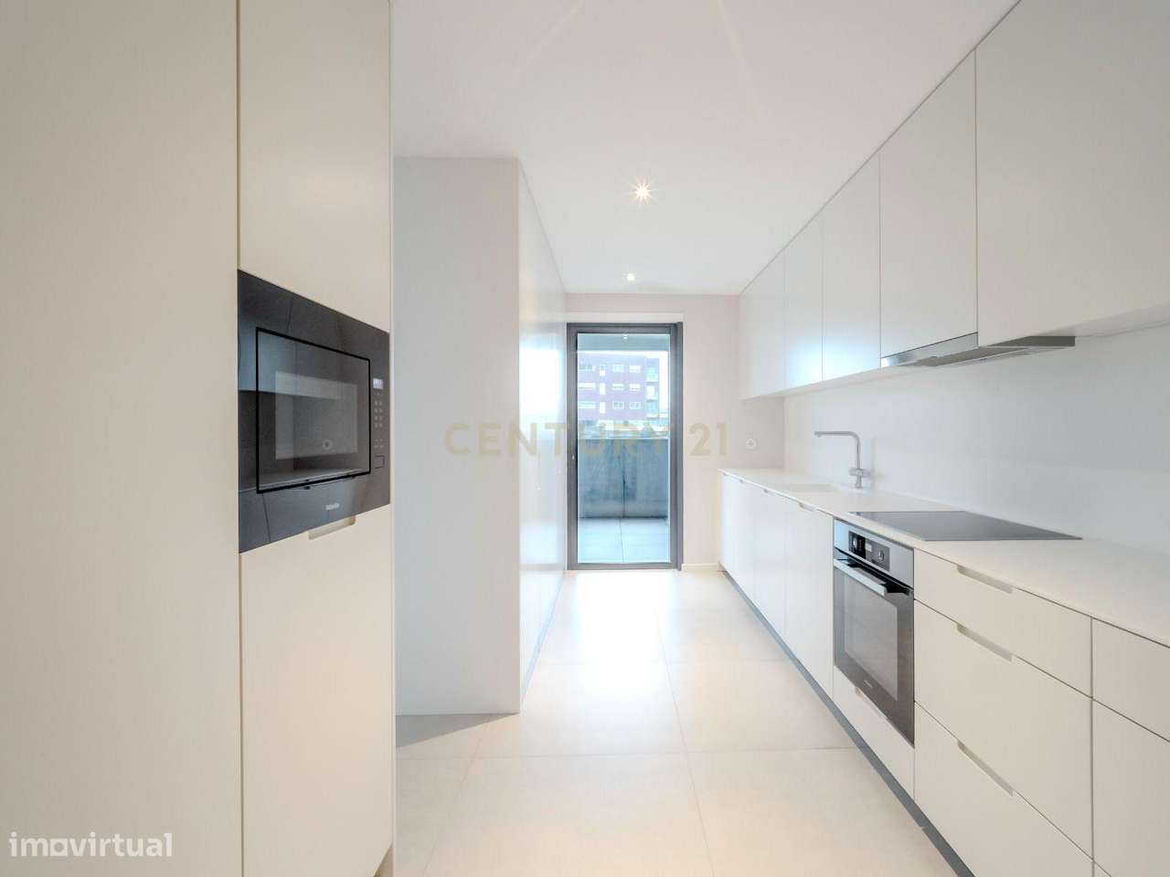 Apartamento T3 de Luxo em Condomínio Privado com Piscina, Padel e Giná-11