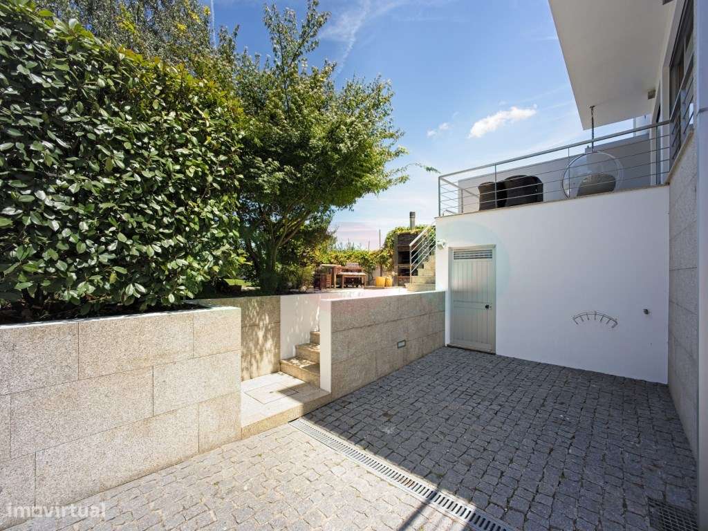 Moradia T3 em Vale S. Cosme- Piscina e jardim privativo-44