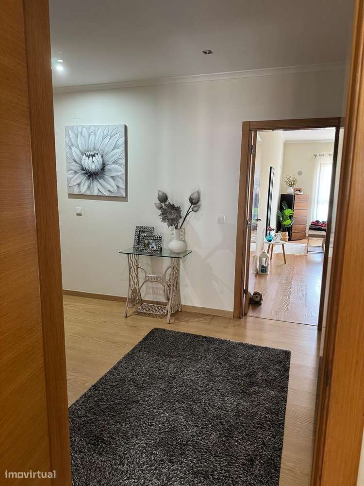 Apartamento T3 com 3 casas de banho e garagem-43