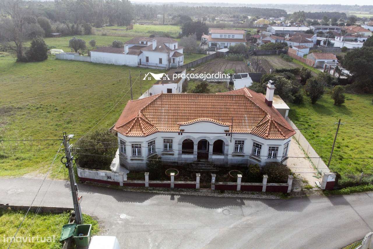 Moradia T3 com História, Conforto Moderno e Proximidade à Praia-40