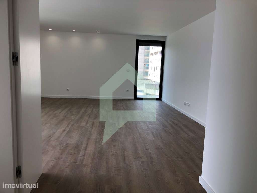 Apartamento T3, como novo, em Barcelos.-8