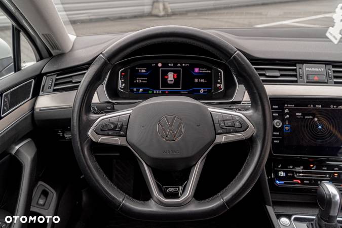Volkswagen Passat Variant 2.0 TDI SCR DSG 4Motion Elegance - 21
