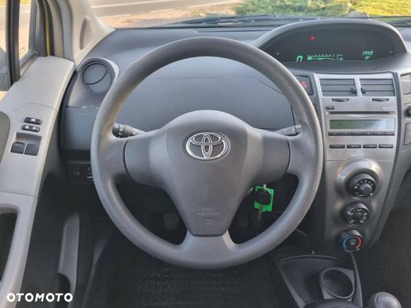 Toyota Yaris 1.0 VVT-i - 15