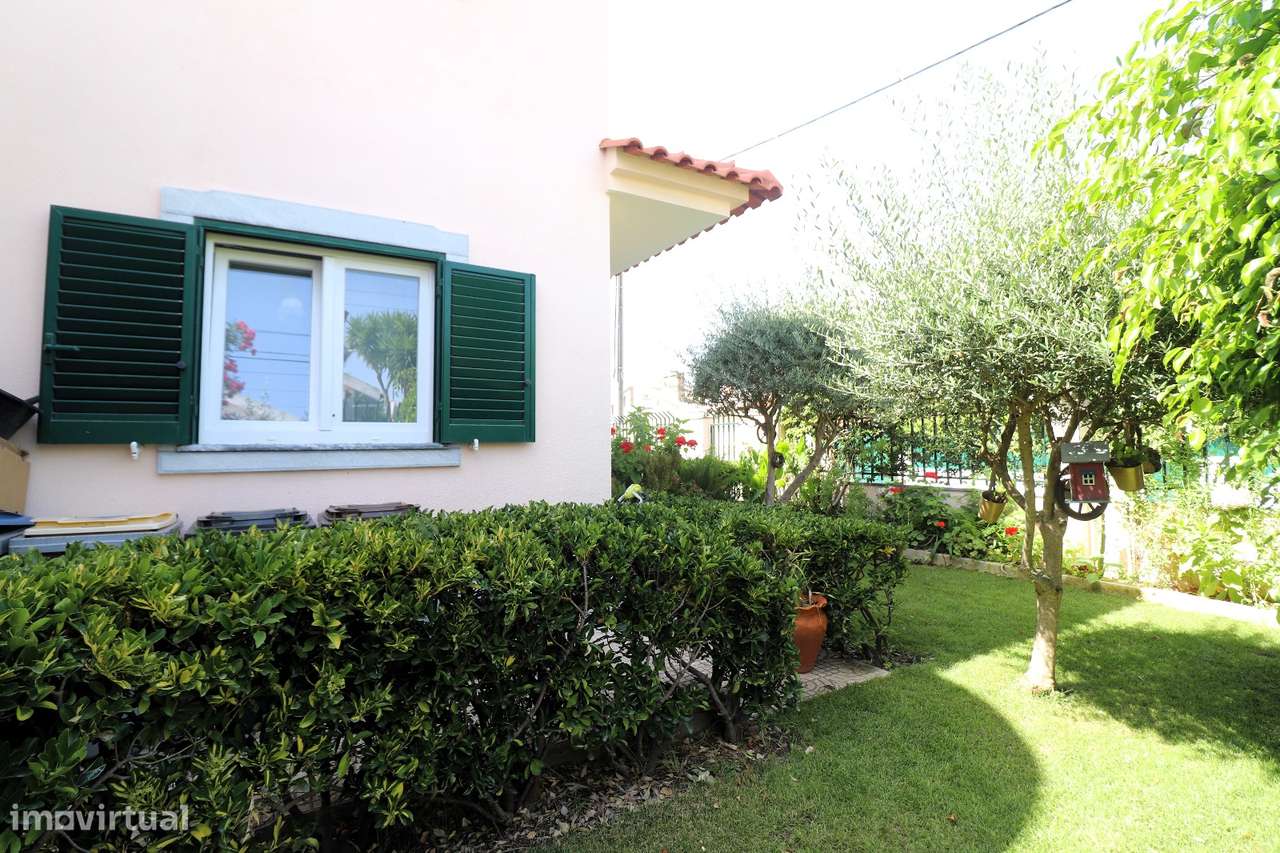 Moradia T4 com Piscina, Cave Ampla-20