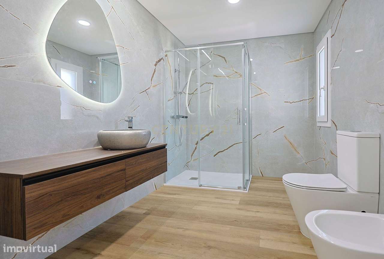 Moradia T4 em Charneca de Caparica, Almada-26