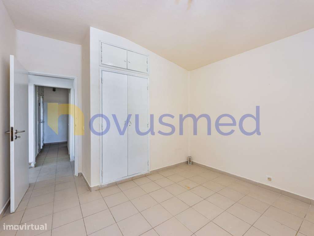 Moradia com Piscina na Zona Premium Areias São João, Albufeira-35