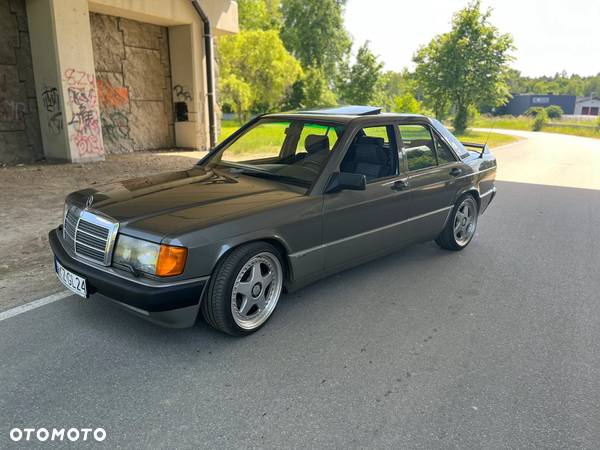 Mercedes-Benz W201 (190) - 1