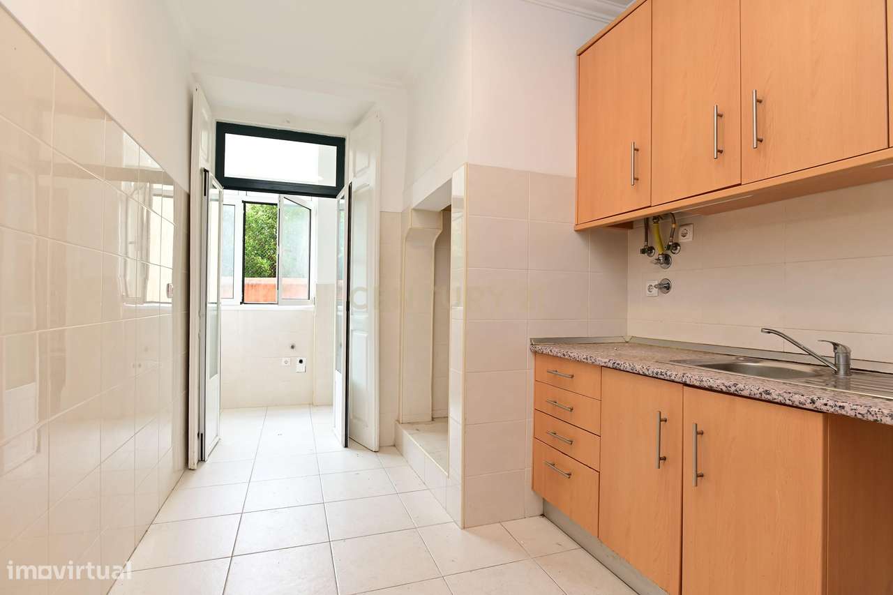 Apartamento com 4 divisões para venda em Lisboa-2