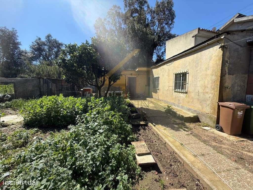 Terreno Urbano com 412m2 e pequena moradia edificada-15