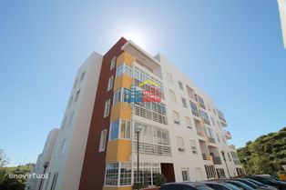 Apartamento T2 em Belas com Parqueamento