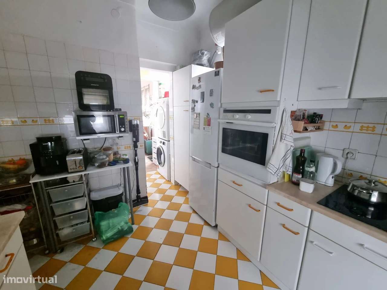 Prédio com 3 apartamentos T2, com Terraço e Jardim na Costa da Caparic-37