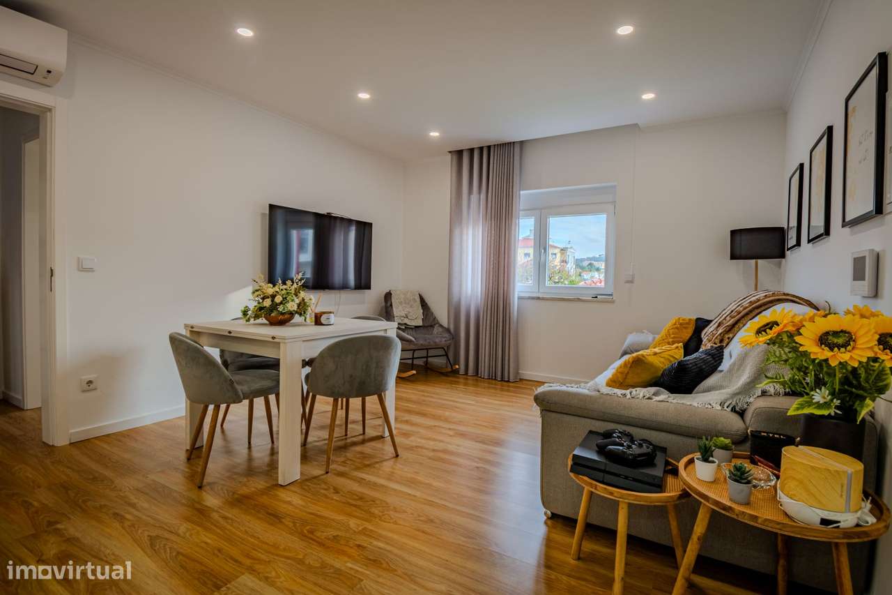 APARTAMENTO T2 remodelado impecável com terraço!-13