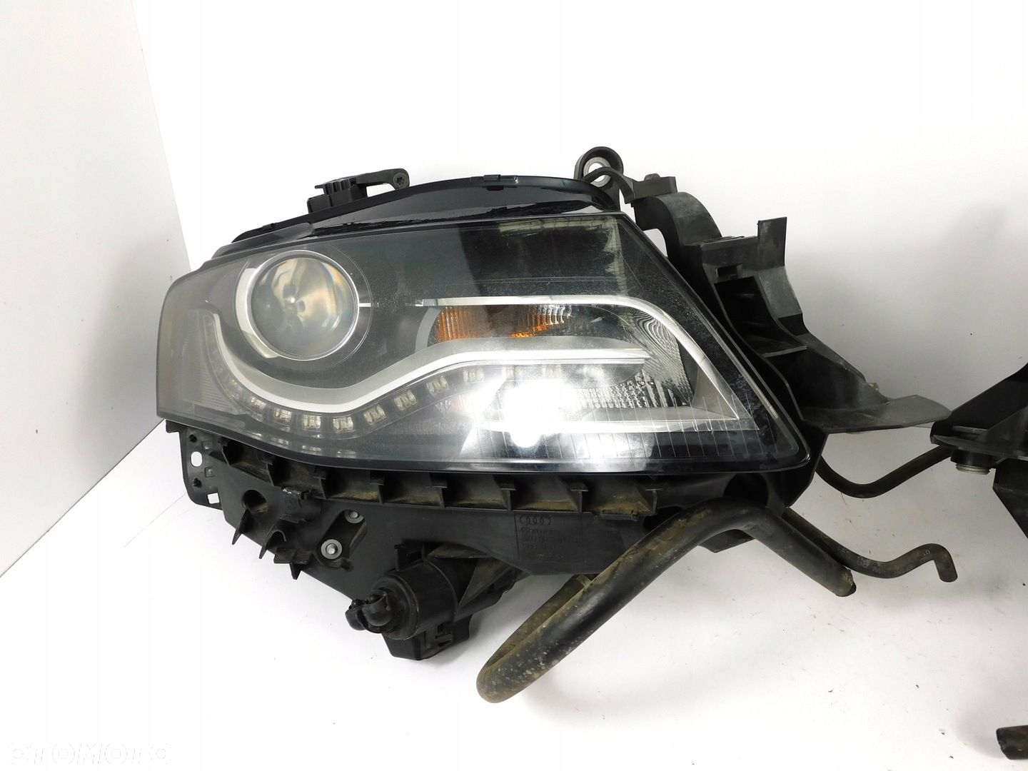 AUDI A4 B8 8K LAMPA LEWA PRAWA XENON LED KOMPLETNA ŚLIZGI SPRYSKI - 2