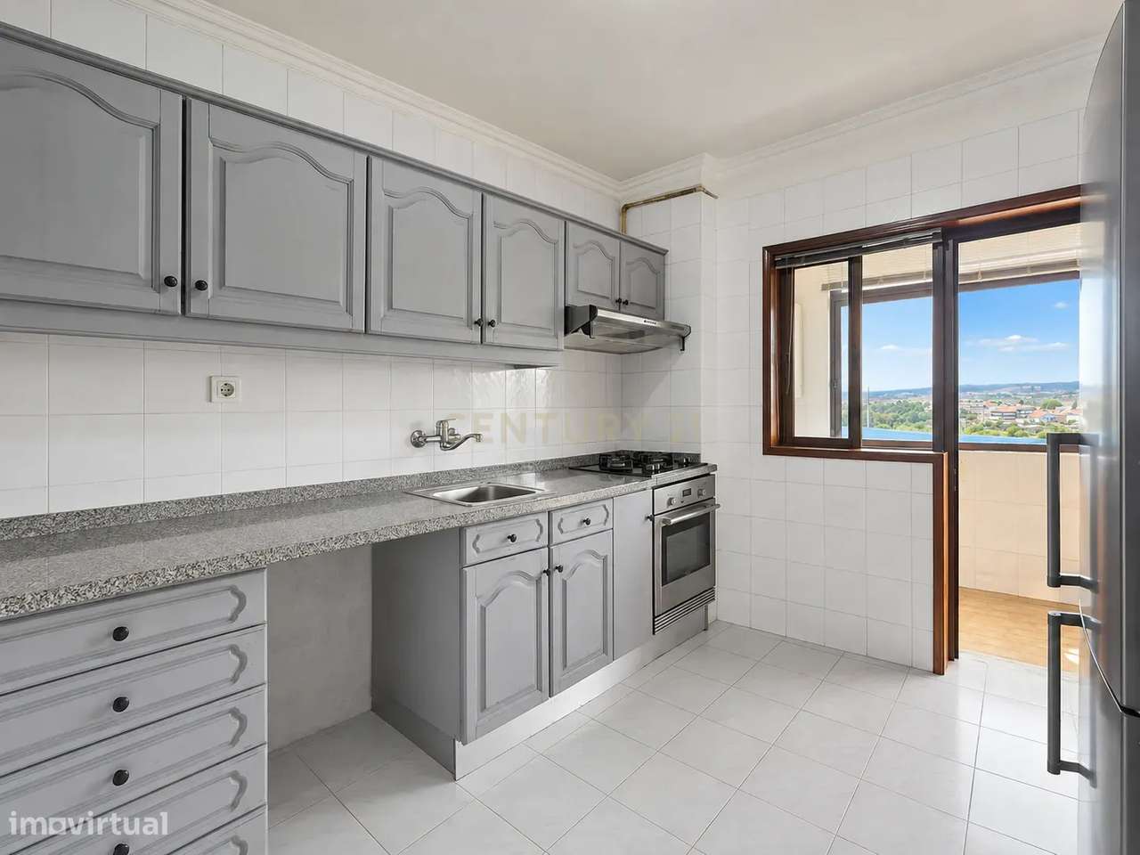 APARTAMENTO T2 | VARANDA | LUGAR DE GARAGEM | ARRUMOS | ELEVADOR | GON-6