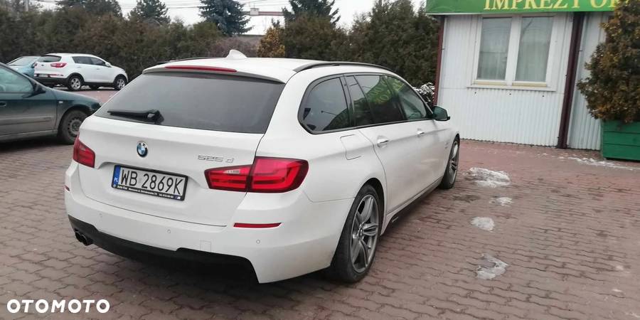 BMW Seria 5 525d xDrive - 13