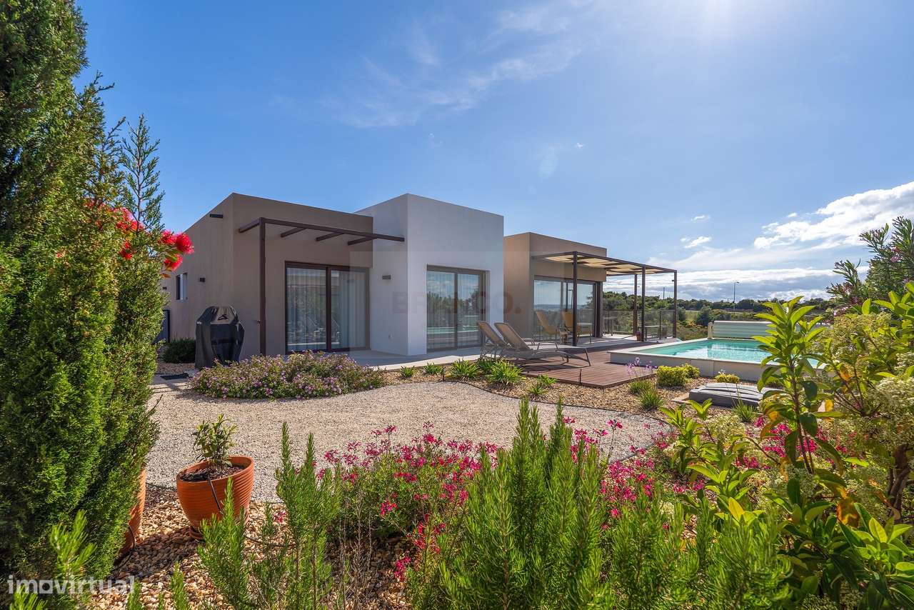 Moradia Semi-Geminada T2+1 com Piscina | Pestana Valley Nature, Sesmar-0