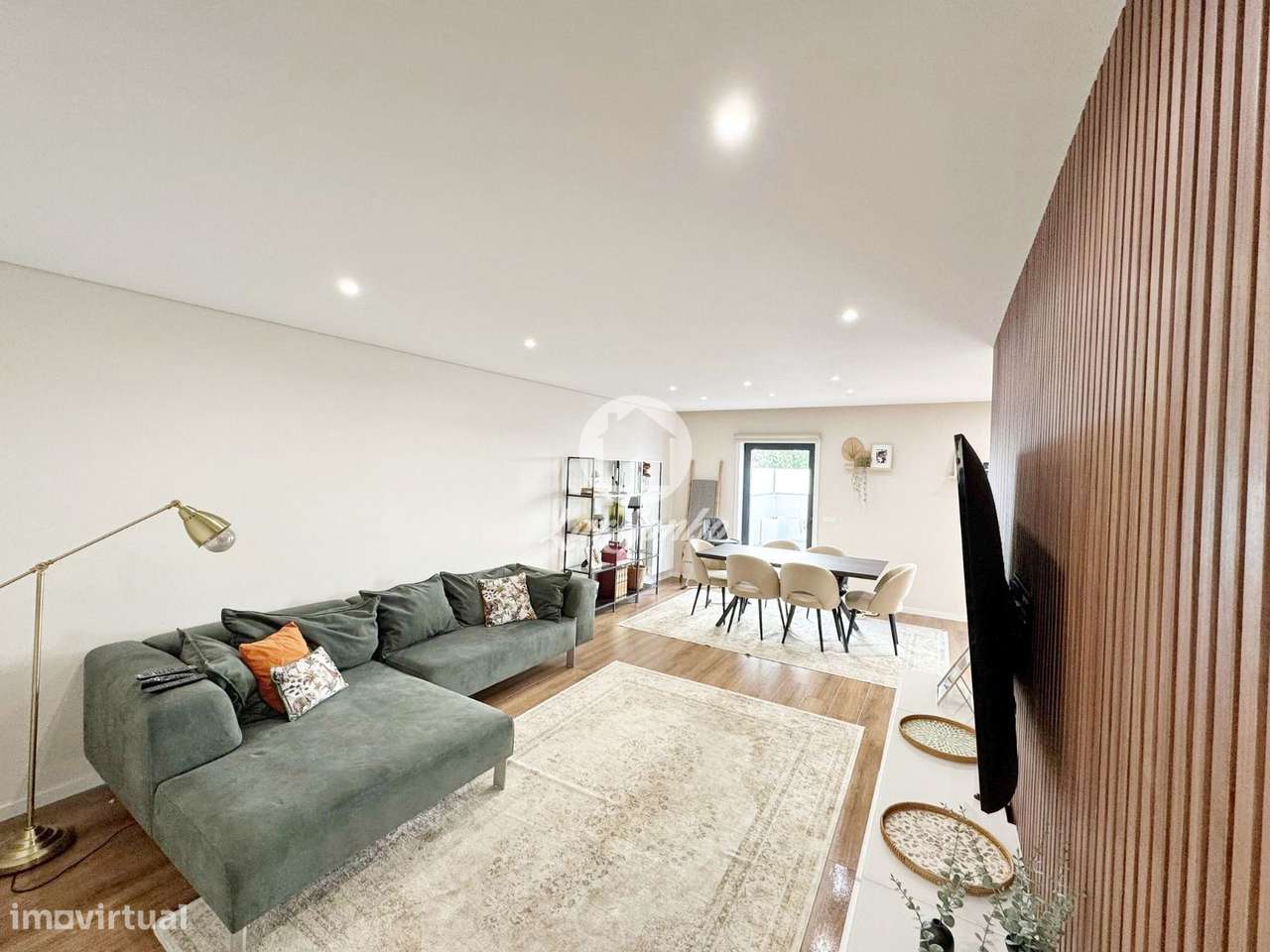 Apartamento T2 com Garagem Fechada e Terraço de 42m2, 300m da praia... - Grande imagem: 2/23