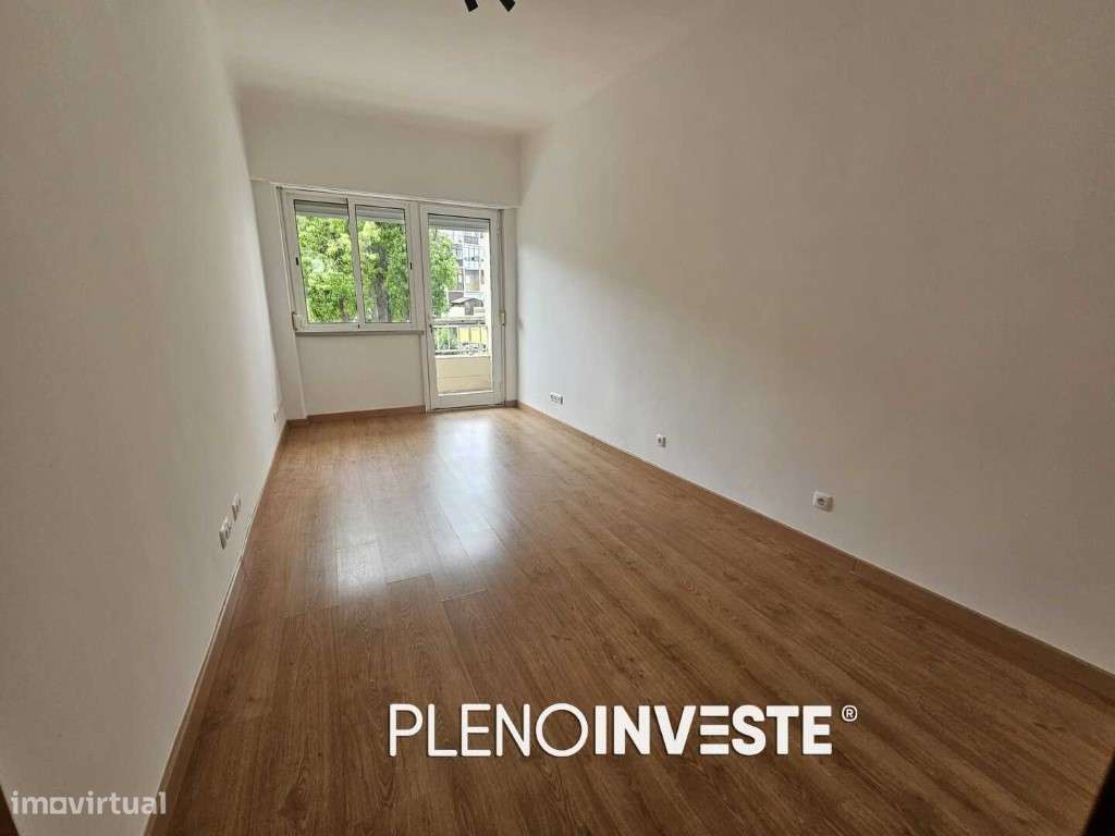 Apartamento T4 transformado em t3 na cova da piedade Almada-12