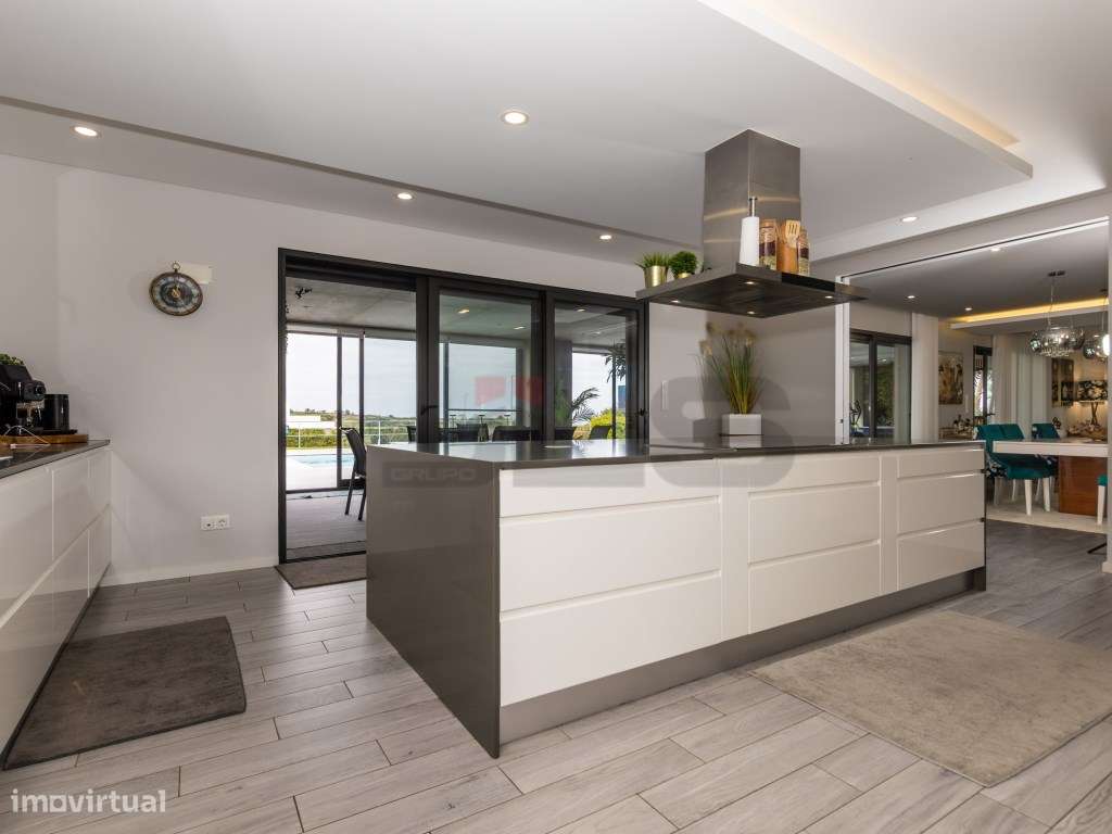 Refúgio Moderno com Vista e Design no Pico da Pedra, Ilha de São Mi...-6