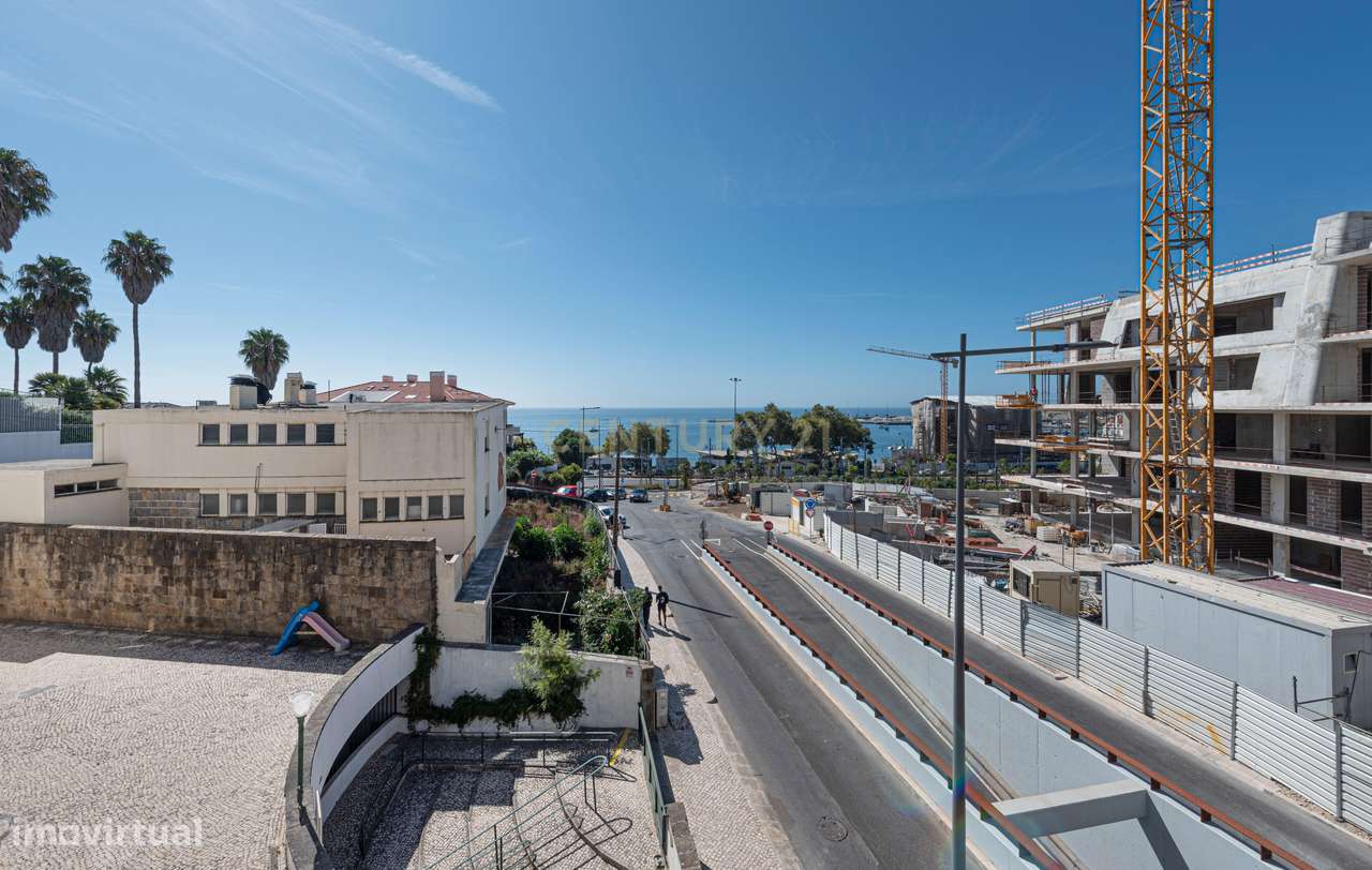 Apartamento Renovado com Vista Mar no Coração de Cascais-17