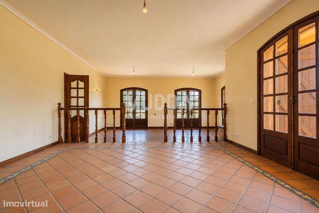 Oportunidade em Azurva – Moradia Isolada com Grande Terreno!-9