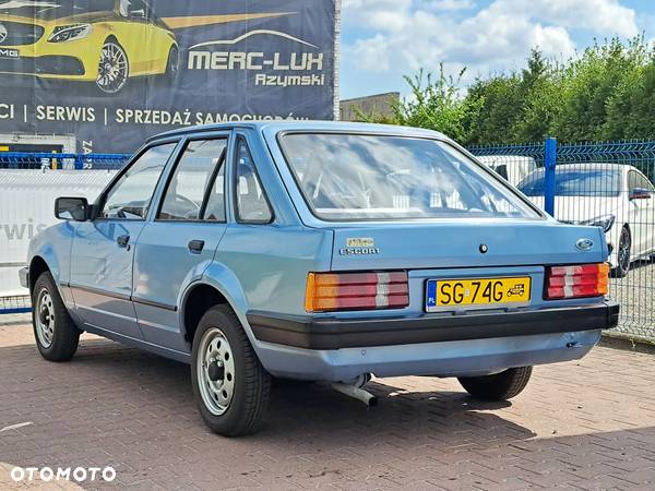 Ford Escort 1.1 L - 4