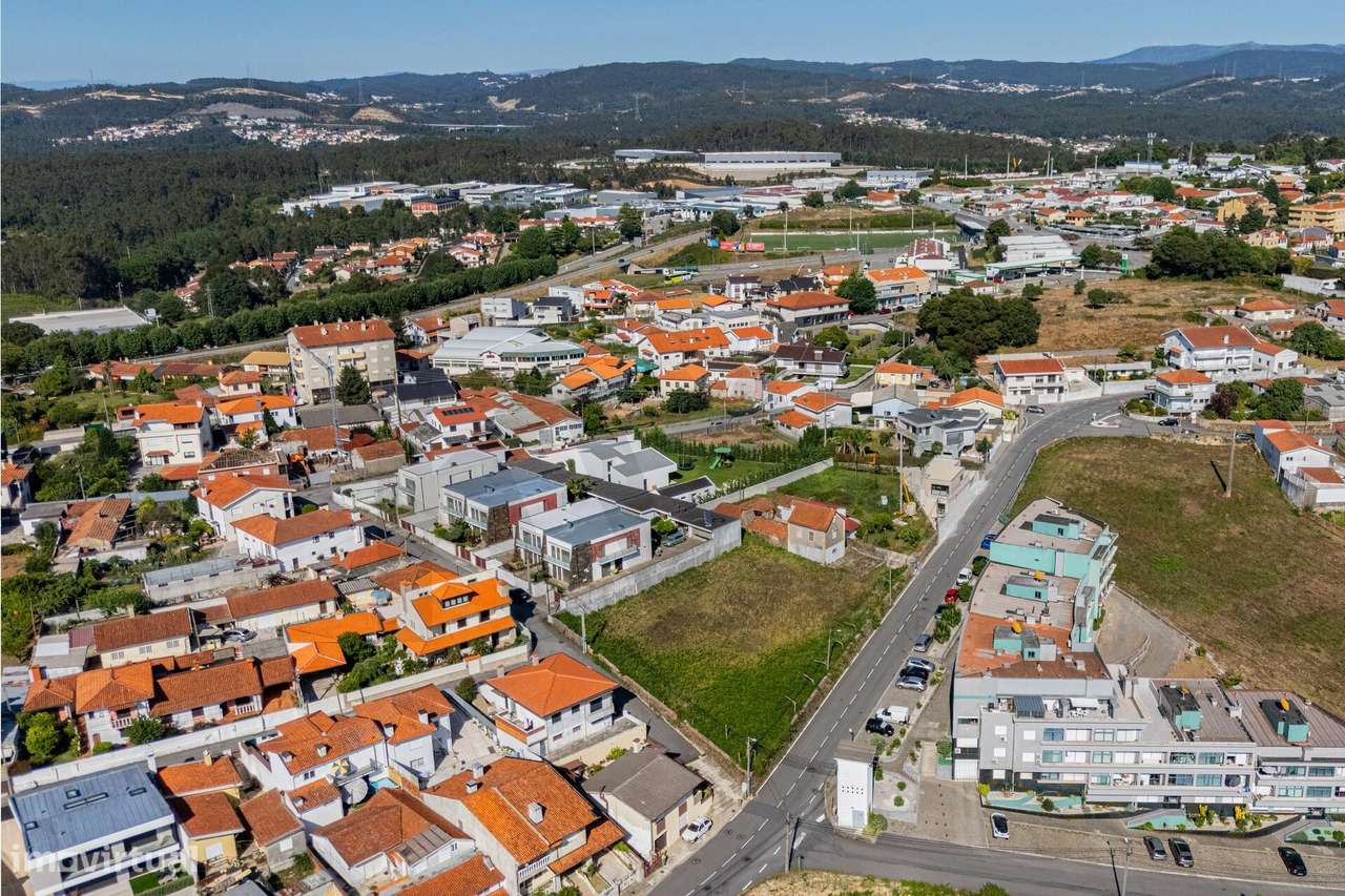 Moradias + Terreno com área total de 3.082 m2 com Potencial de Constru-2