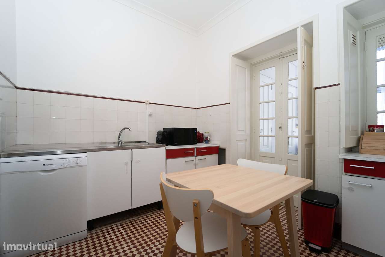 Apartamento T5 para venda na Rua Trindade Coelho Coimbra-23