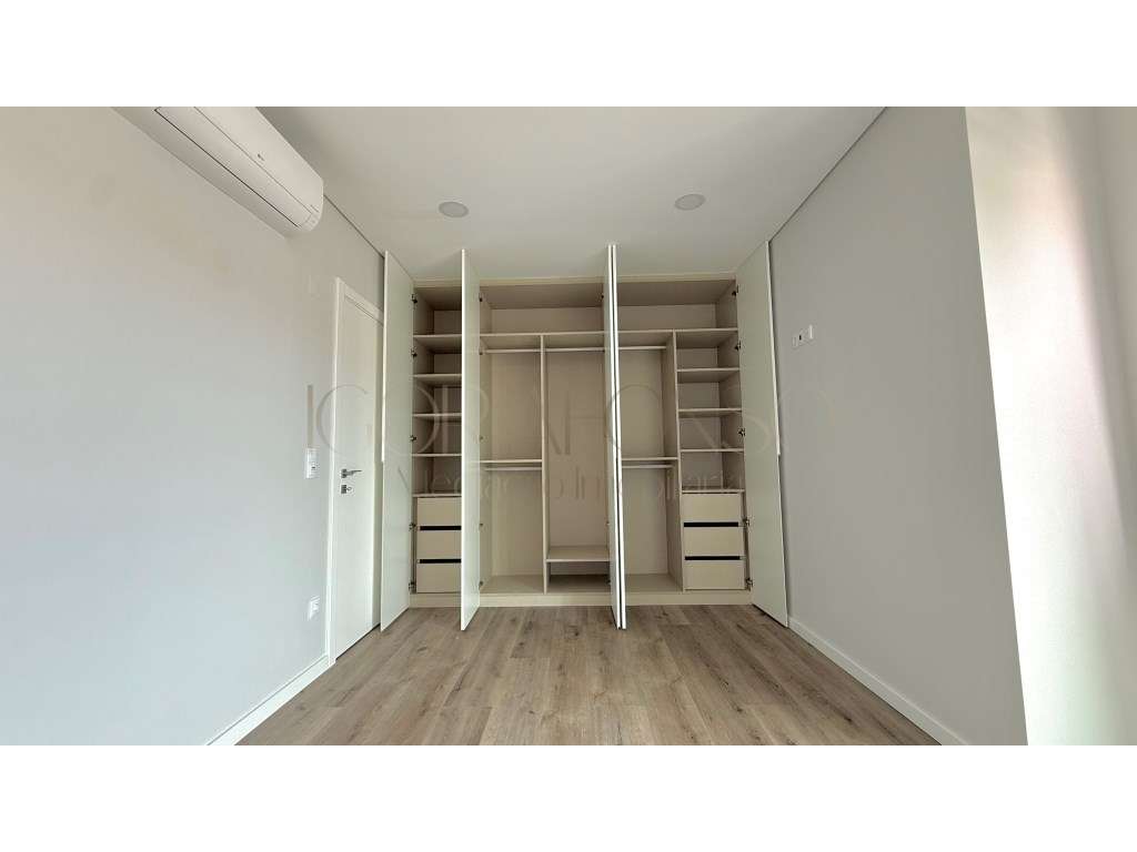 Excelente Apartamento T2 localizado na Zona Central de Azeitão-27