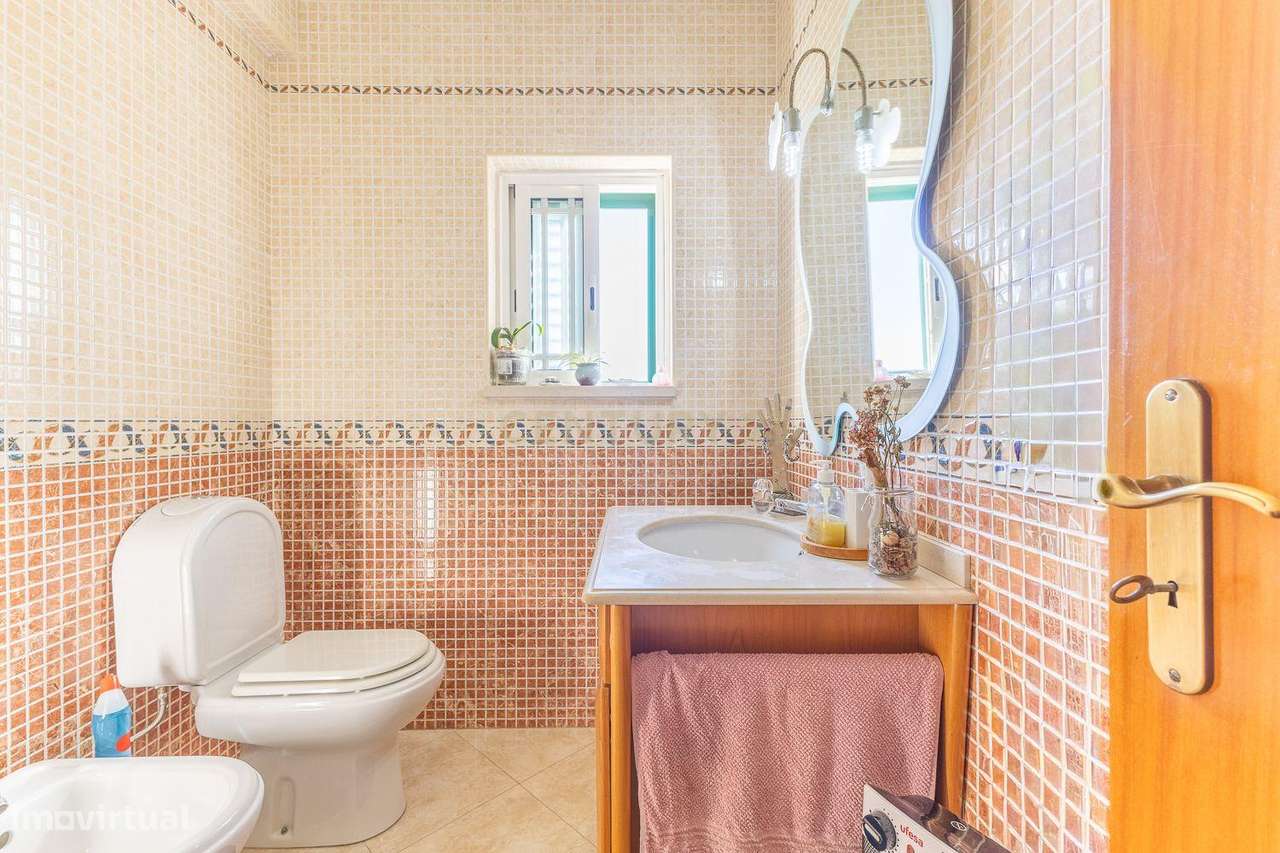 Moradia em Banda T4 | 3 Pisos | Aldeia de Paio Pires 490.000 € | 249 m-20