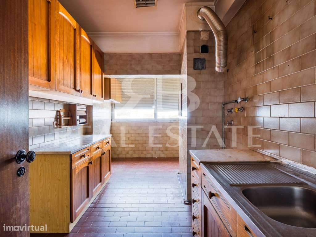 T2, para remodelação total | junto à Praça de Espanha | centro de L...-19