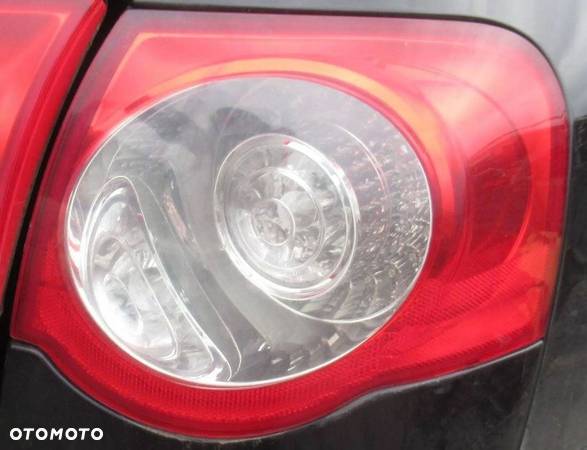 VOLKSWAGEN PASSAT B6 KOMBI LAMPA TYLNA TYŁ PRAWA W BŁOTNIK - 1