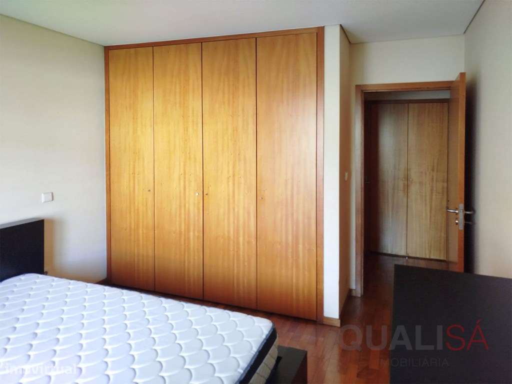 Apartamento T1 equipado e mobilado, com varanda e garagem perto da ... - Grande imagem: 5/23