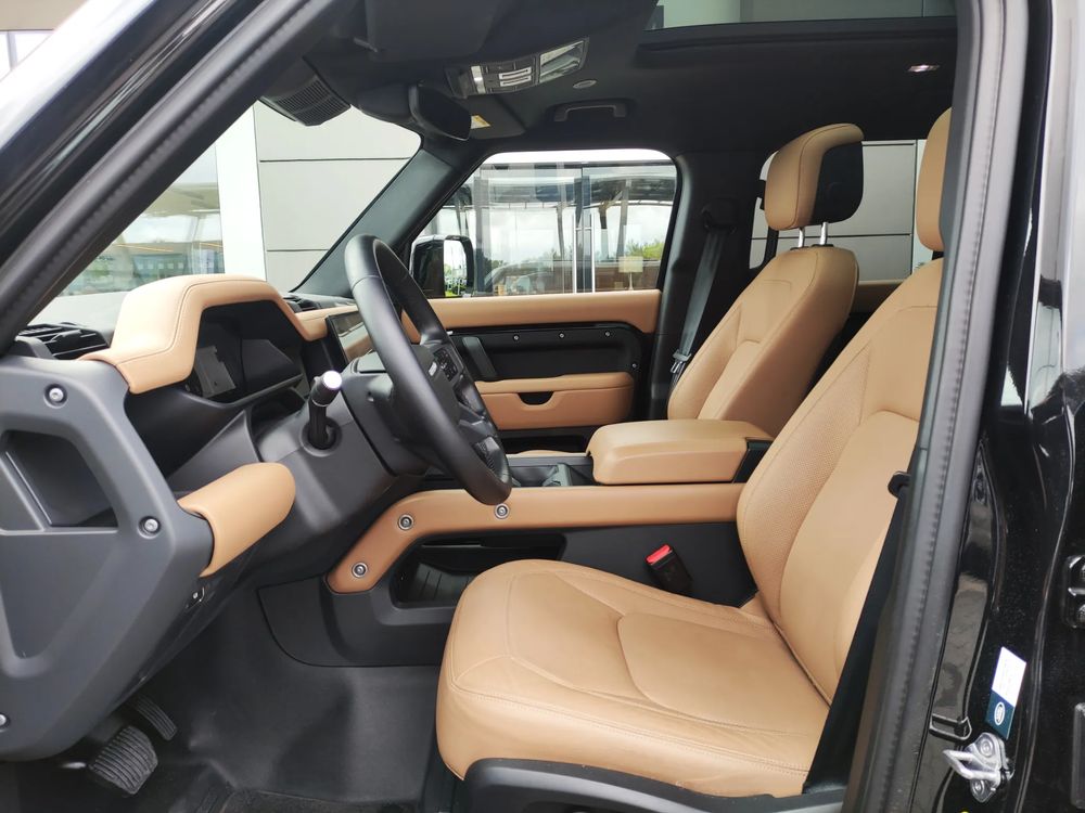 Land-Rover Defender 3.0 Diesel 249 KM — zdjęcie 2