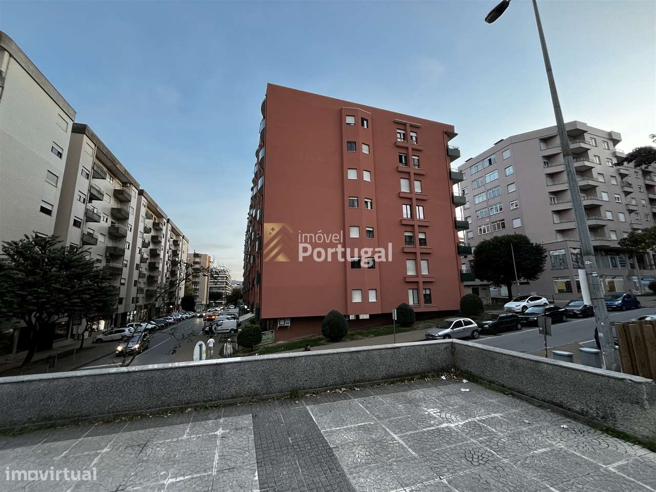 Amplo Ap. T4 Equipado, Prédio com Garagem Box e 2 Elevadores-31