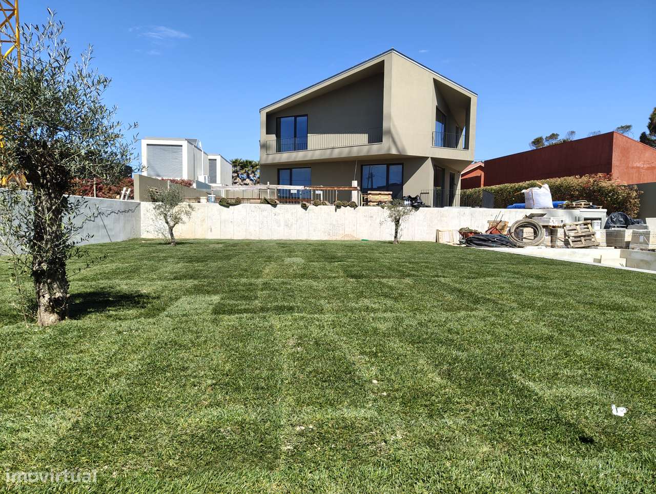Moradia T4 com piscina e jardim em Canidelo-52